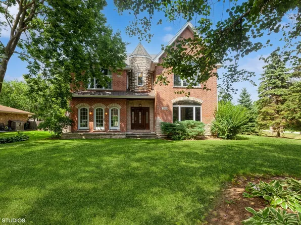 364 65th St, Willowbrook, IL 60527
