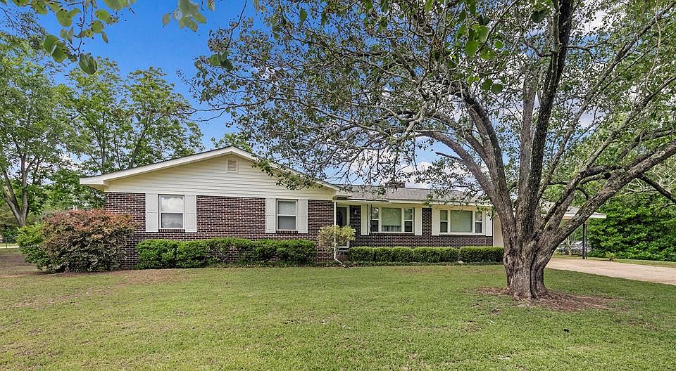 1st image of 208 Deerfield Dr