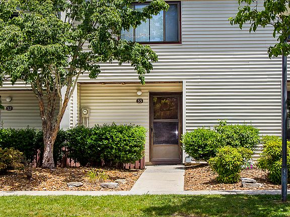 2nd image of 33 Wilshire Heights Dr #33