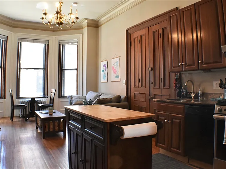 31 Fairfield St #2 — Photo 9