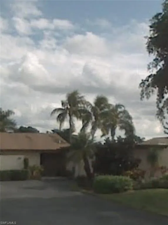 2 bed, 1.0 bath, 1051 sqft, $2,300 — Photo 3