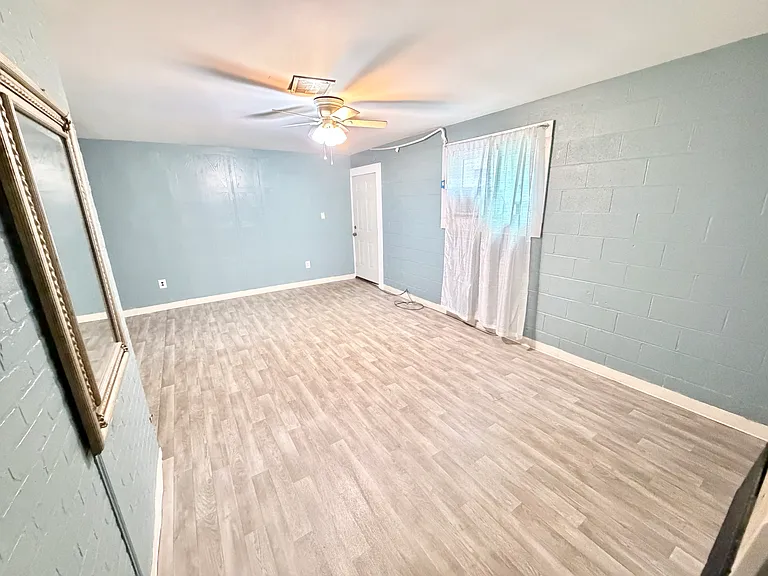 215 N Grayson St #A — Photo 2