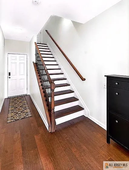 4 bed, 3.5 bath, 2240 sqft, $3,900 — Photo 3