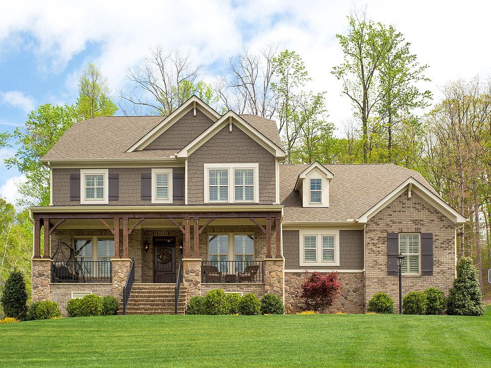 1st image of 2724 Royal Crest Dr