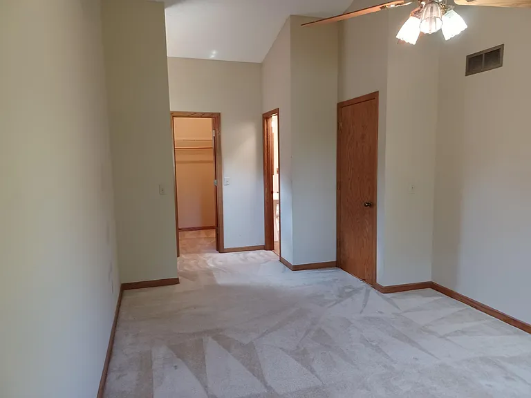 14331 Utica Ave — Photo 9