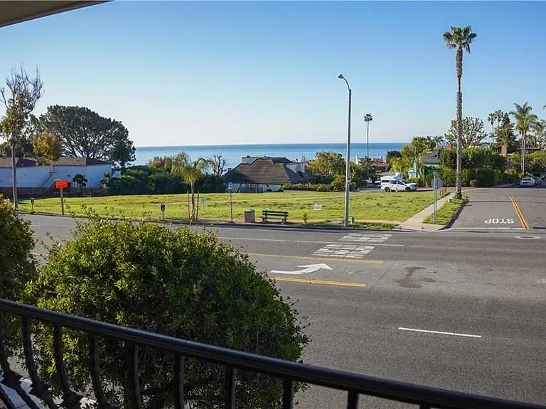 1570 N Coast Hwy #3 — Photo 28