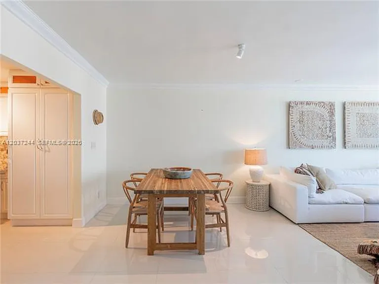 5401 Collins Ave #1013 — Photo 5