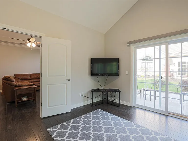 6733 Liberty Cir — Photo 8