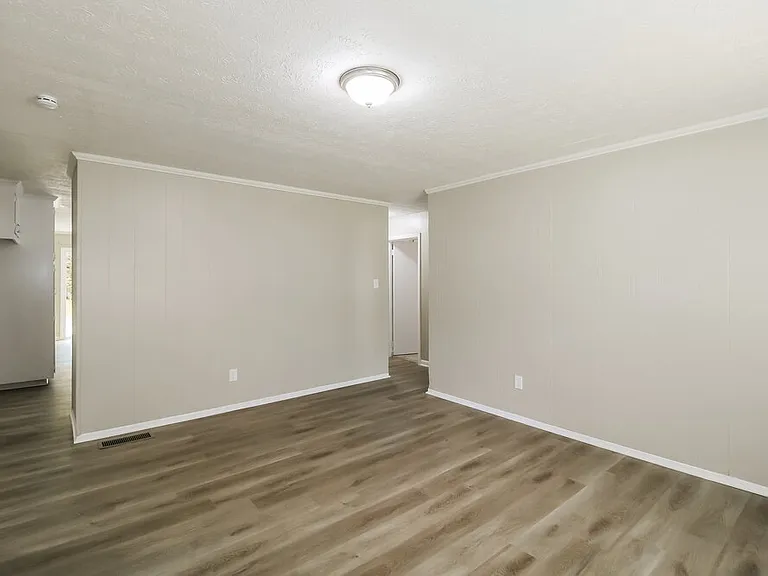 558 Wavelyn Way — Photo 5
