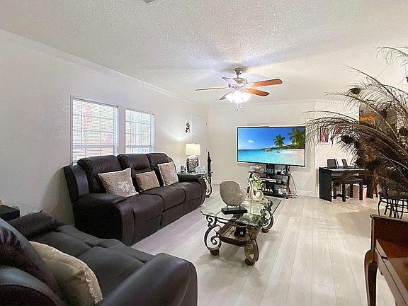 4th image of 4996 NW 57th Ct