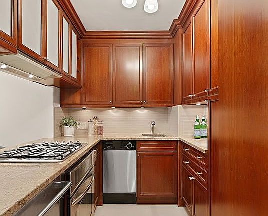 5th image of 301 E 22nd St APT 7S