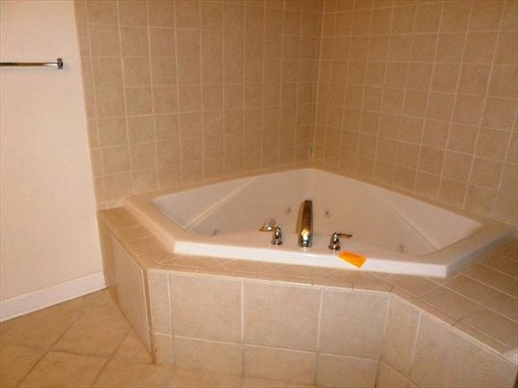 3rd image of 105 63rd St Unit 103