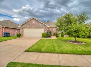 2412 Rookhaven Ln, Yukon, OK 73099