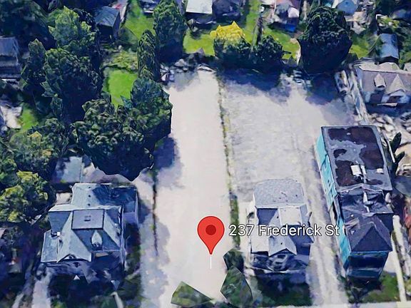 3rd image of 237 Frederick St
