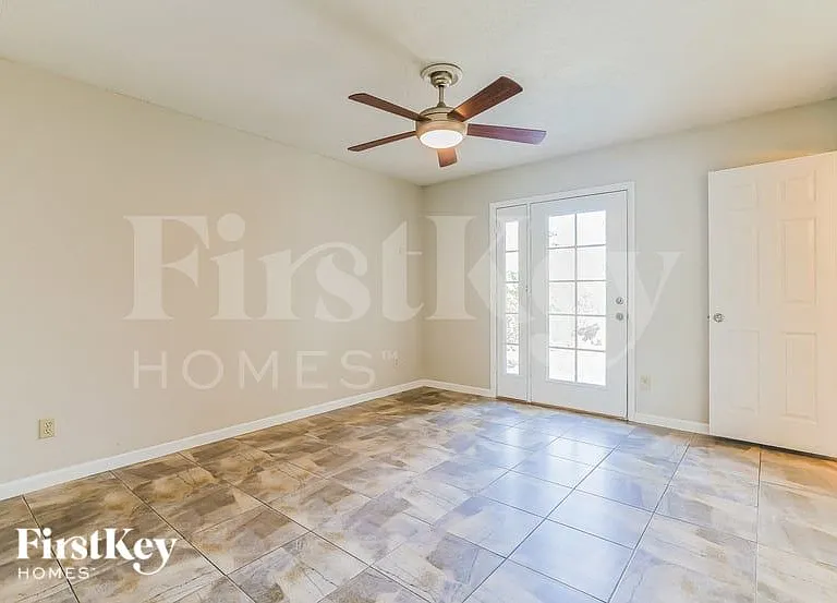 2518 E Don Carlos Ave — Photo 9