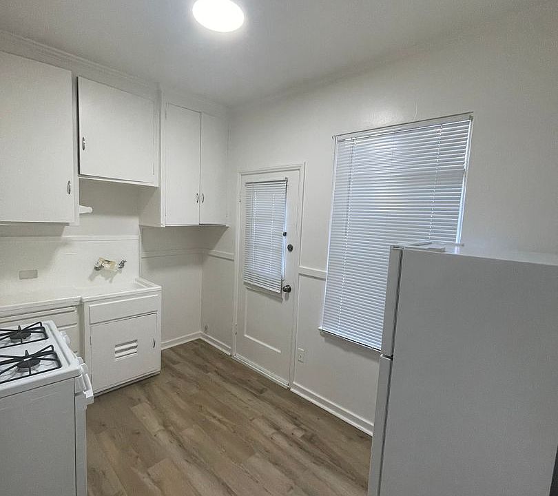 1st image of 220 N San Mateo Dr APT 7