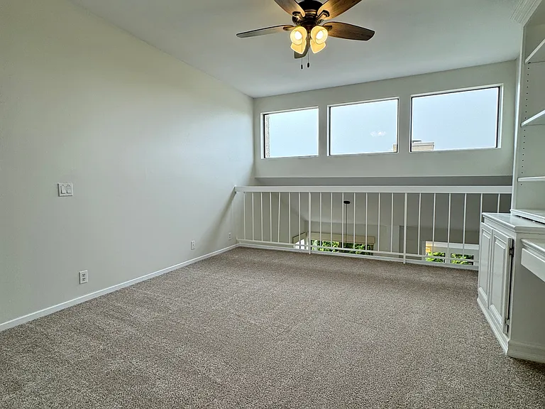 Office/Loft/2nd Bedroom