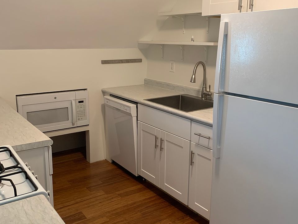 1st image of 296 Hilldale Ave #3
