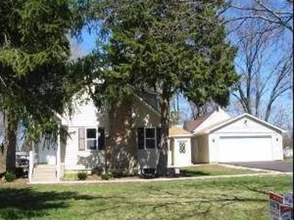 220 Fern Dr, Island Lake, IL 60042