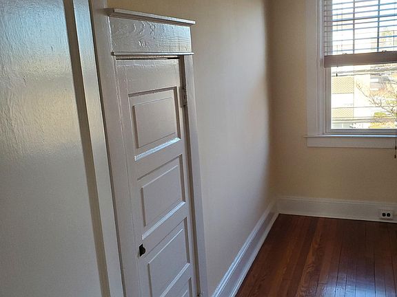 4th image of 298 E Jefferson St Floor 2