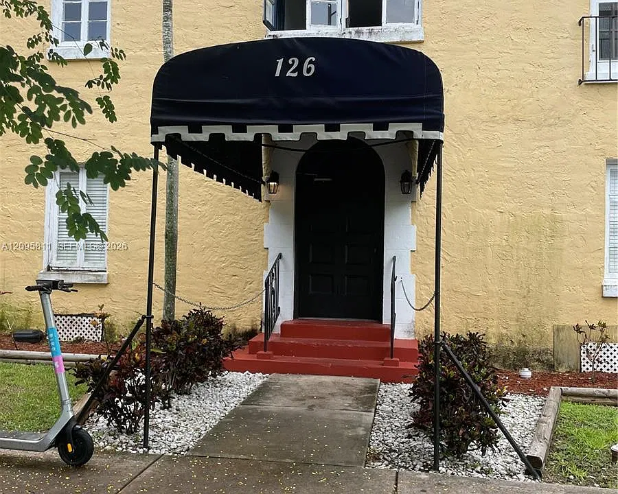 126 Mendoza Ave #3