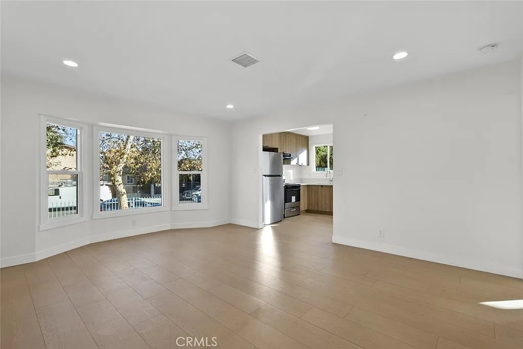 2 bed, 700 sqft, $2,850 — Photo 4
