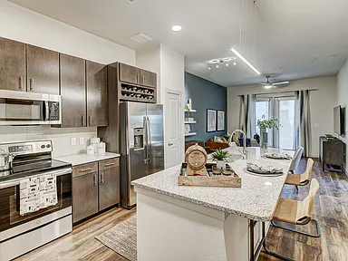 2 BR 2 BA - 1099 sqft