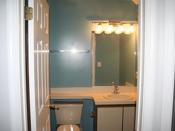 2nd image of 867 Little Bay Ave APT 2