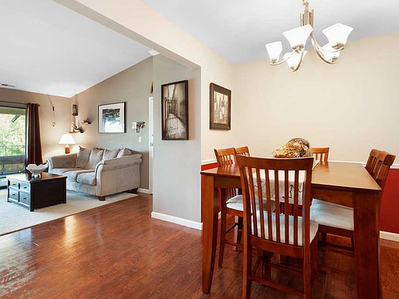 5th image of 21W581 North Ave APT 83