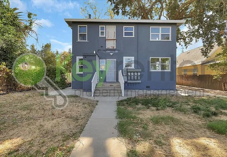 1119 Lochbrae Rd #1 — Photo 37