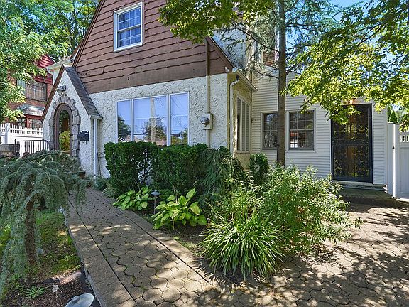 4th image of 242-20 Rushmore Ave