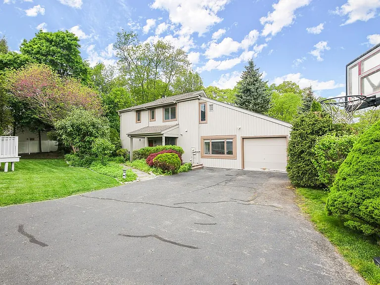 358 Loveland Rd — Photo 1
