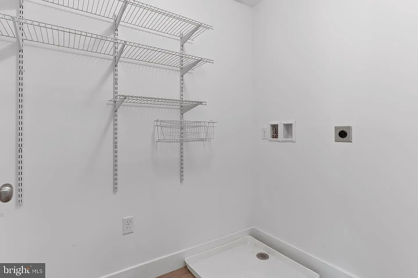 3 bed, 2.5 bath, 1865 sqft, $2,390 — Photo 2