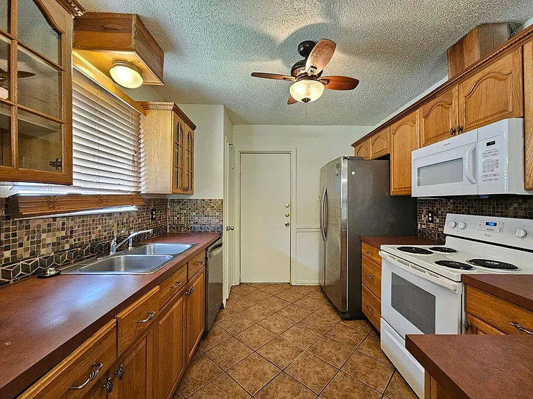 3201 Paintrock Dr — Photo 7
