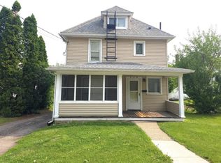 320 W Cedar St, Platteville, WI 53818