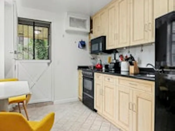 863 Riverside Drive image 18 of 21