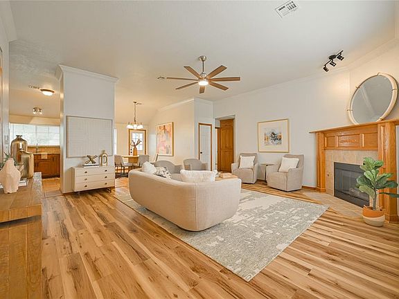 4th image of 216 SW 40th St