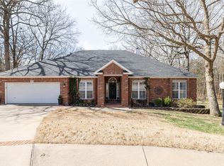3001 E Summershade Dr, Fayetteville, AR 72703