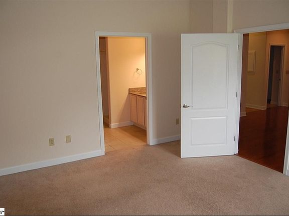 5th image of 1001 S Church St Unit 208