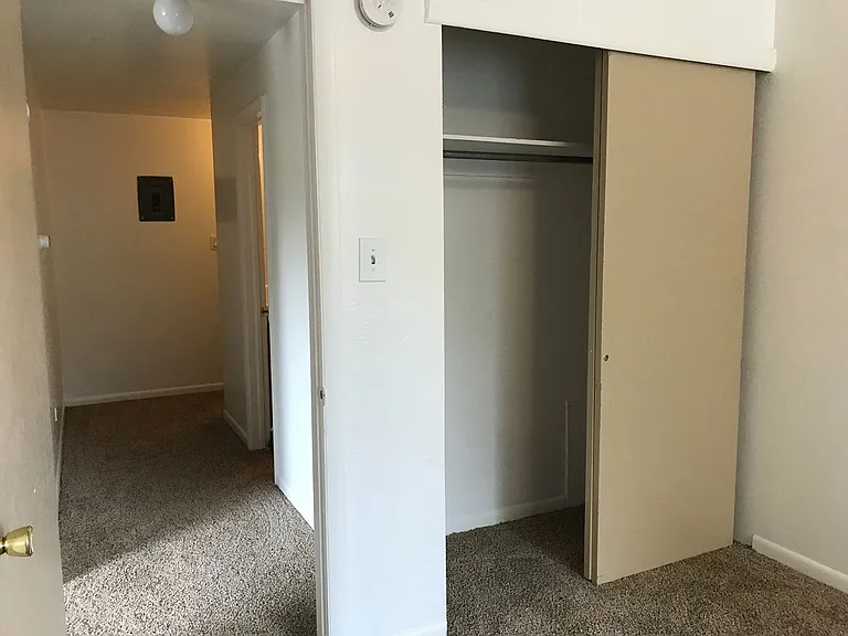 95 N Clarkson St Carolyn Arms Apartments — Photo 16