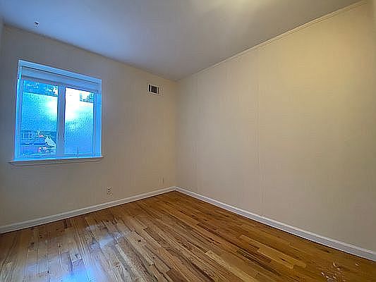 3rd image of 567 Warren St #11