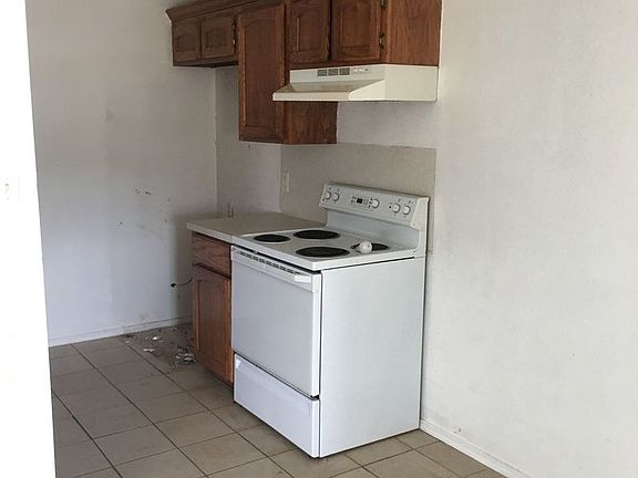 3rd image of 1218 Flat Rock Dr