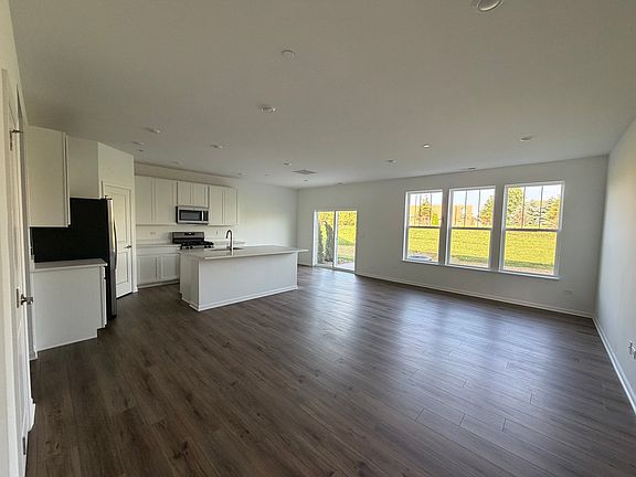 2nd image of 12172 Dodwell St