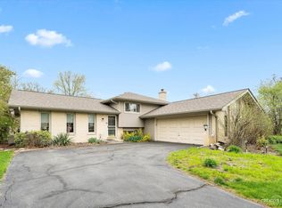 11S442 Walter Ln, Naperville, IL 60564