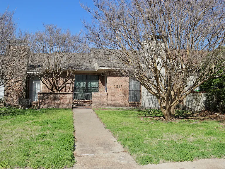 1515 Cherrycrest Ln — Photo 13