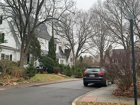 3rd image of 28 Bedford Ct