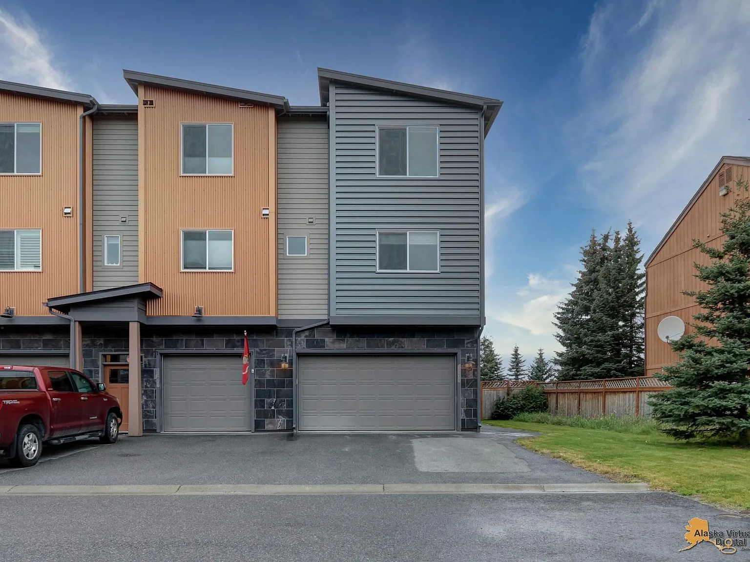 3 bed, 3.5 bath, 2176 sqft, $4,200 — Photo 1