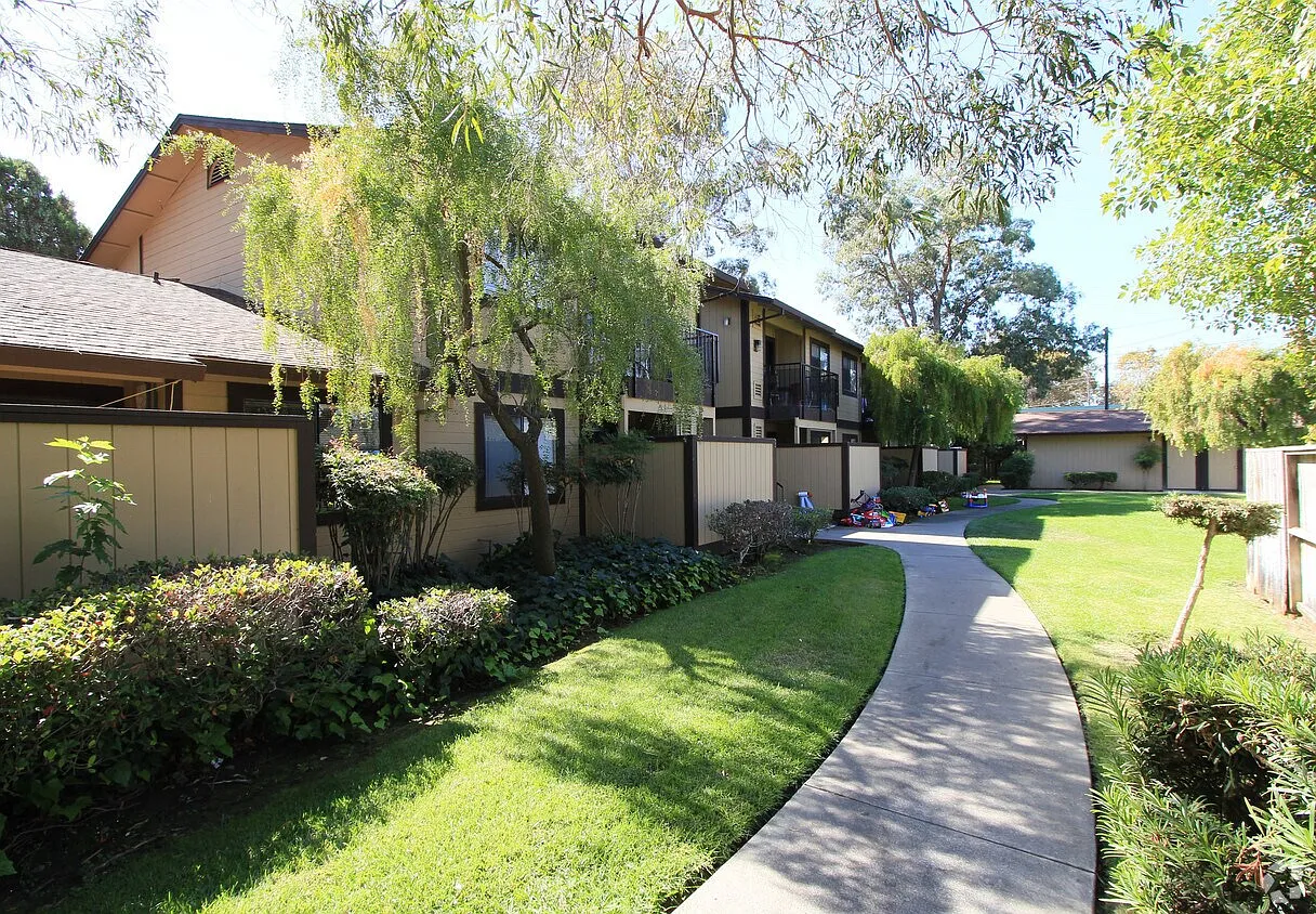 2 bed, $1,950 — Photo 1