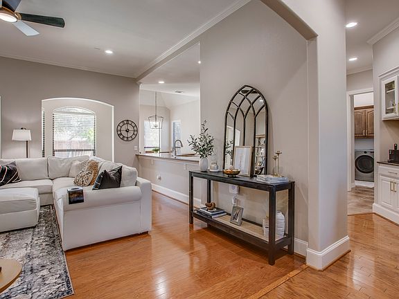 4th image of 416 Stone Canyon Dr