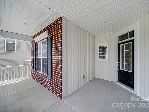 2nd image of 1039 Orchid Ln